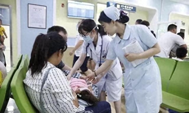 疫情_医护心理健康_医护工作强度