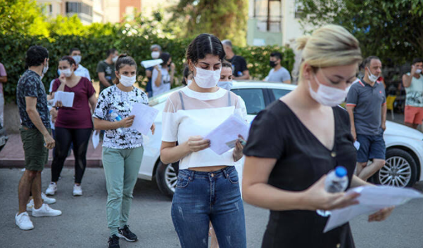 中东疫情封锁_疫情_全球新冠病例增长